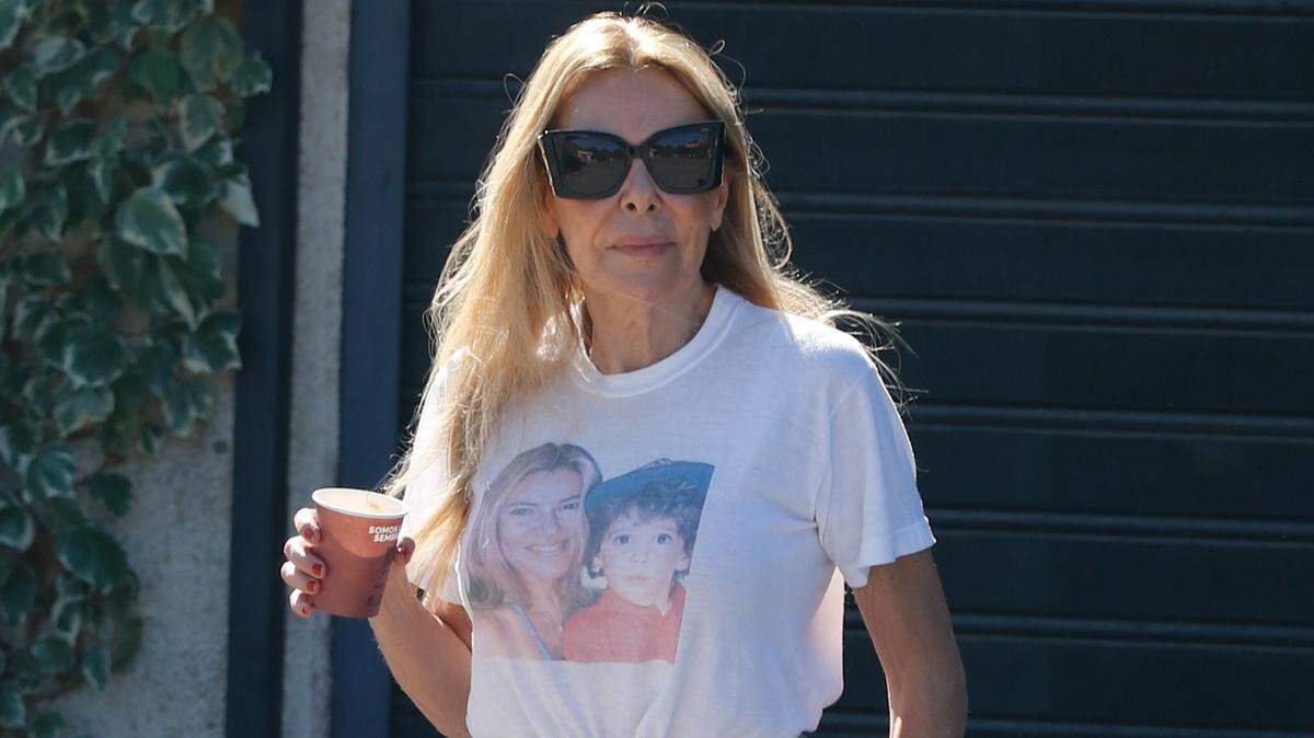 Ana Obregón, con una camiseta con una imagen impresa con su hijo Aless Lequio cuando era pequeño
Europa Press Reportajes / Europa Press
23/6/2024