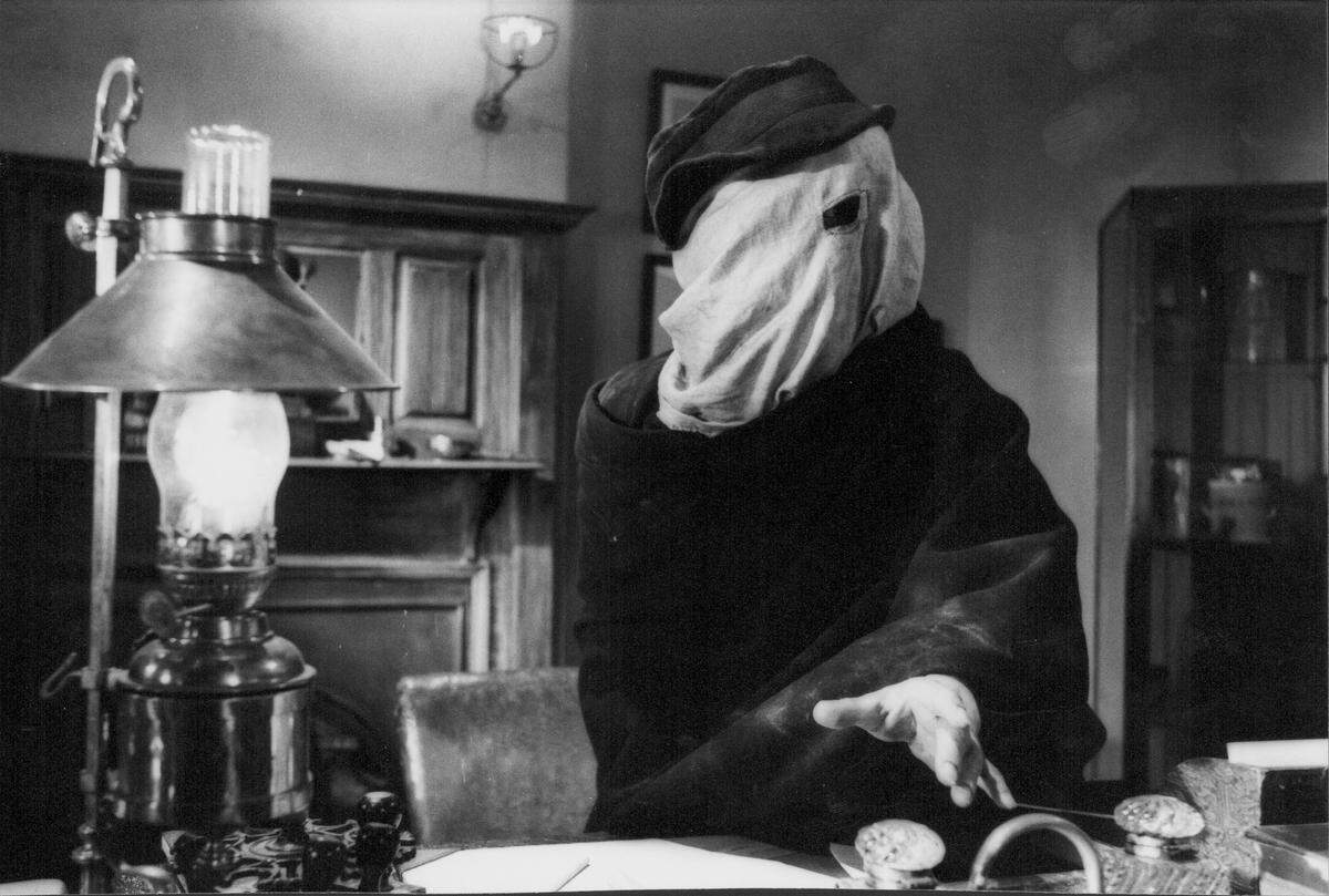En O Cinema Miami Beach ‘The Elephant Man’ (1980) dirigida por David Lynch. Drama, filmado en blanco y negro.