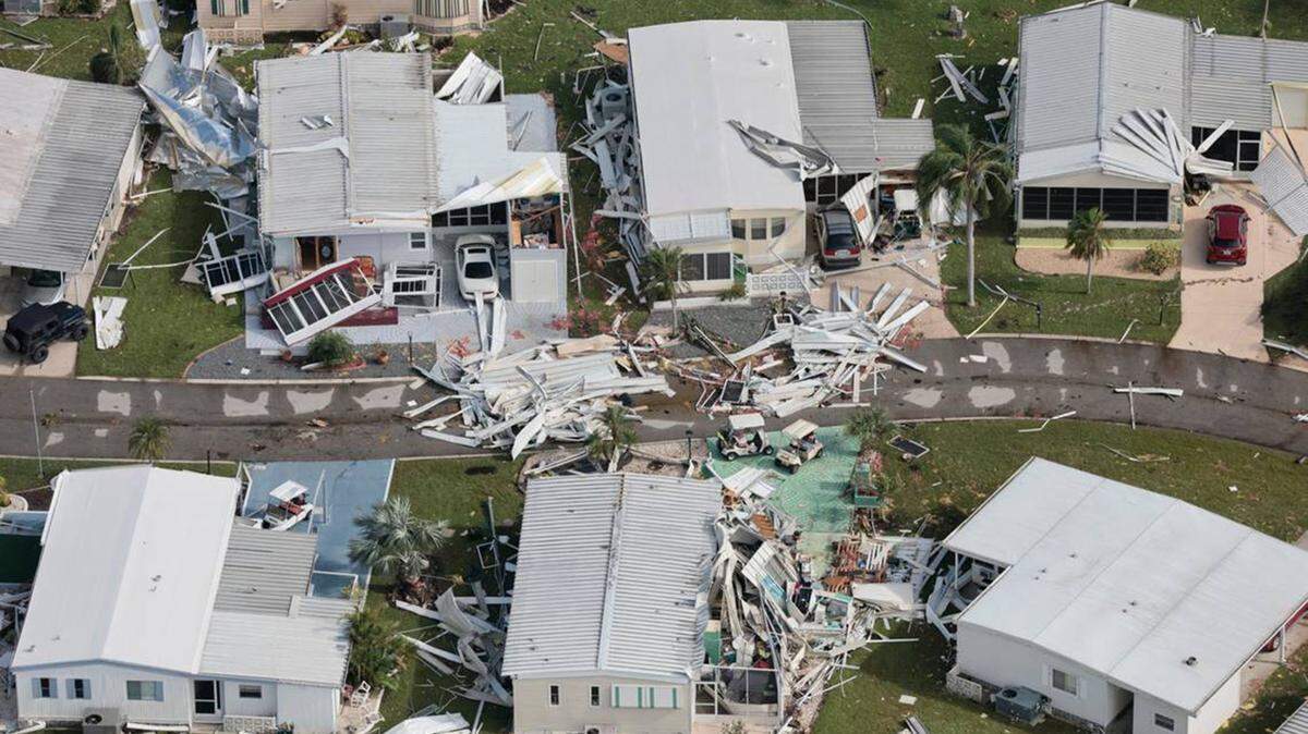 Vista aérea de las viviendas dañadas por el huracán Ian en las cercanías de Fort Myers en septiembre de 2022. (Al Diaz/Miami Herald/TNS)