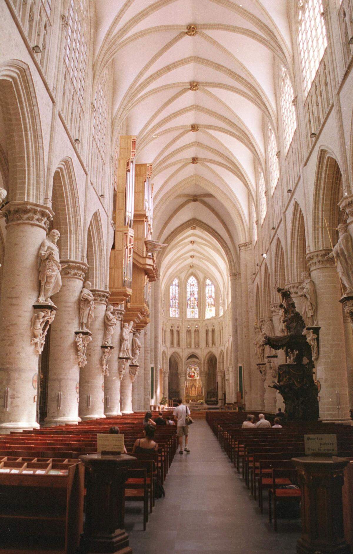 Interior de la Catedral de Bruselas, un impresionante edificio gótico en pleno centro del casco histórico de Bruselas.
