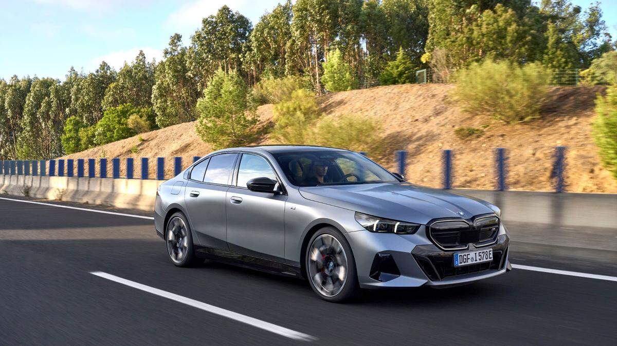 El BMW Serie 5 del 2024 es una gran elección para un sedán de lujo. Es cómodo, silencioso y está equipado con las últimas tecnologías de BMW.