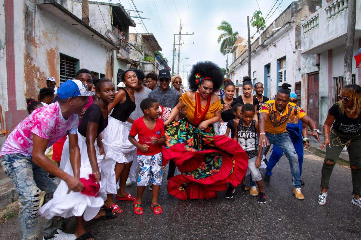 Aymée Nuviola en una escena del documental “A Journey Through Cuban Music”.
