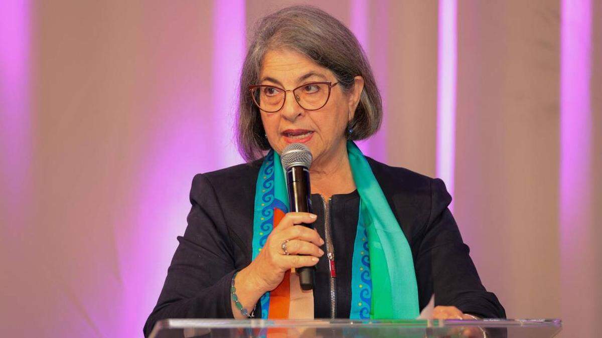 If Miami-Dade County commissioners vote to ban fluoride from drinking water, will Mayor Daniella Levine Cava veto the legislation? She won’t say but said she does support keeping fluoride in public water supplies. A vote on the anti-fluoride legislation is set for Tuesday, April 1, 2025.