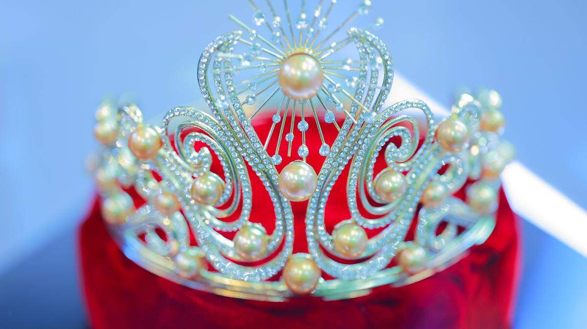 MEXICO CITY, MEXICO - NOVEMBER 14: New crown of Miss Universe 2024 'The Light of Infinity' is seen prior the The 73rd Miss Universe Competition - Preliminary Competition at Arena Ciudad de Mexico on November 14, 2024 in Mexico City, Mexico. (Photo by Hector Vivas/Getty Images)
