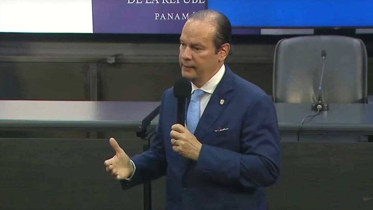 El ministro de Relaciones Exteriores de Panamá, Javier Martínez-Acha Vásquez, reveló que Cuba acusa a 20 ciudadanos de ese país de pintar letreros contra el régimen de La Habana.
