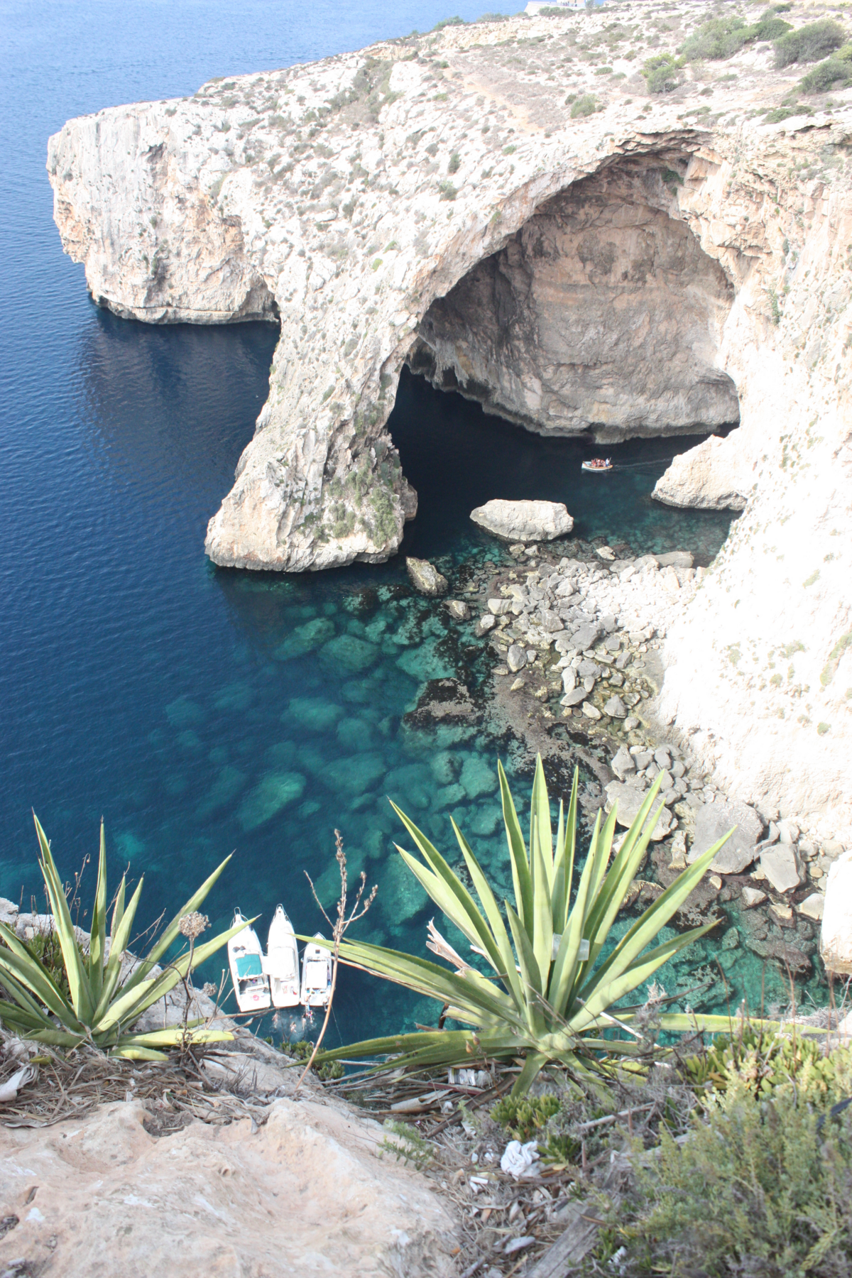 Afuera de las murallas de Malta se encuentra esta sin igual formación de rocas sobre el mar Mediterráneo.