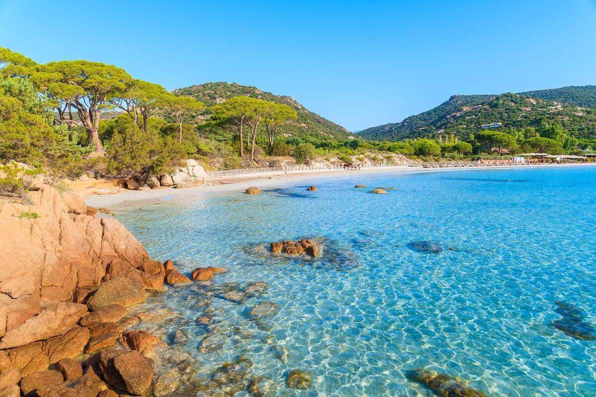El sur de la isla de Córcega (Francia) se encuentran algunas de esas playas que son capaces de evocar toda la belleza del Mediterráneo más puro desde las más famosas como Palombaggia y Santa Giulia, hasta otras más tranquilas y salvajes como Saleccia o Lotu.