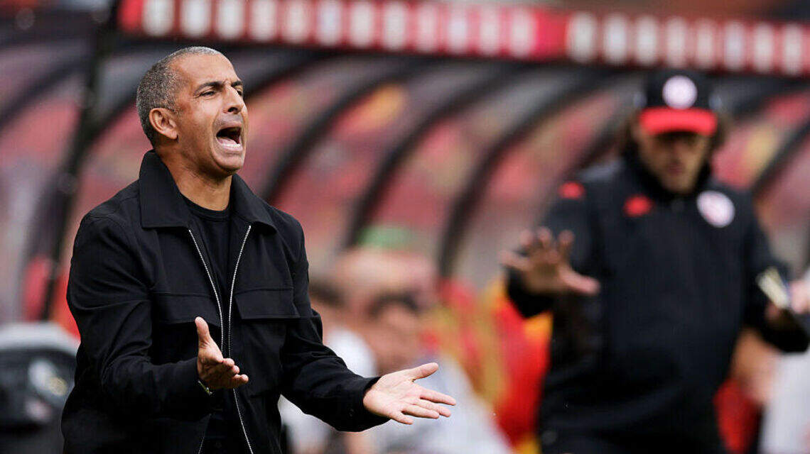 Castigo inmediato: despiden a entrenador tras goleada que recibió su selección en debut en el Mundial