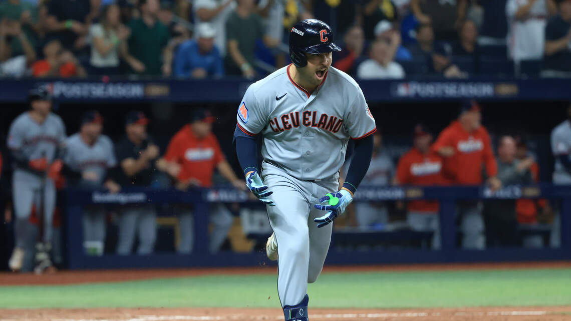 Los Guardianes siguen inspirados y derrotan a los Rays en el inicio de la Serie de Campeonato