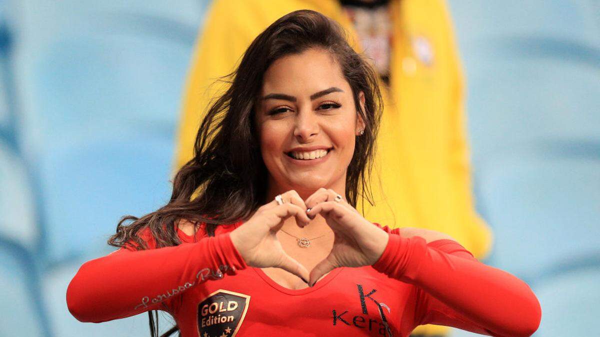 Hace 16 años, la paraguaya Larissa Riquelme se transformó sin pensarlo y sin siquiera estar en Sudáfrica en ‘la novia del Mundial’ de 2010, un título oficioso que aún conserva a pesar del tiempo y de los intentos de muchos hinchas de buscarle sucesora de cara a la siguiente Copa del Mundo.