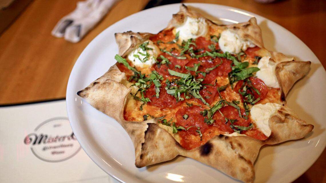 El famoso restaurante de Miami con pizzas en forma de estrella conquista la Florida