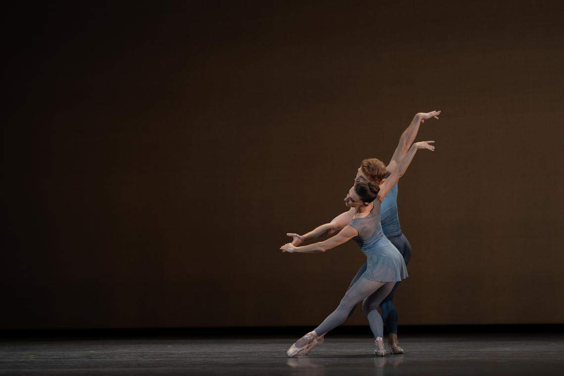 &nbsp;Alexander Peters y Ashley Knox en “Chutes and Ladders”, coreografía de Justin Peck.