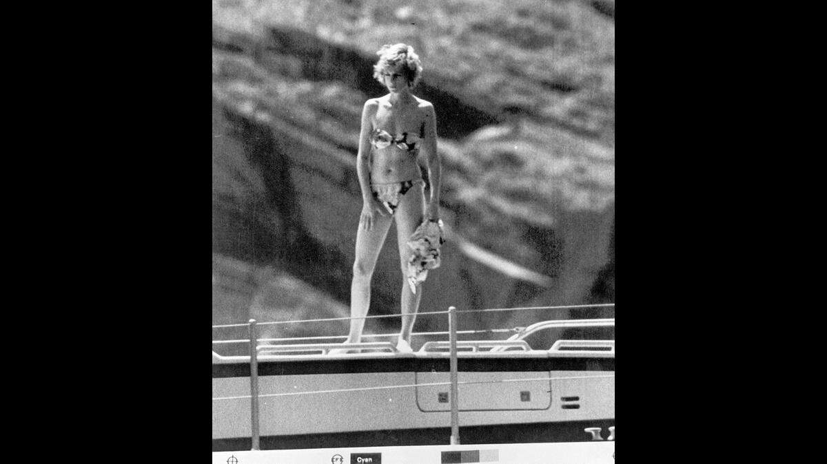 La princesa de Gales, Lady Diana, a bordo del yate real “Fortuna” en Cala Toro, durante sus vacaciones en la isla de Mallorca junto a su esposo e hijos.