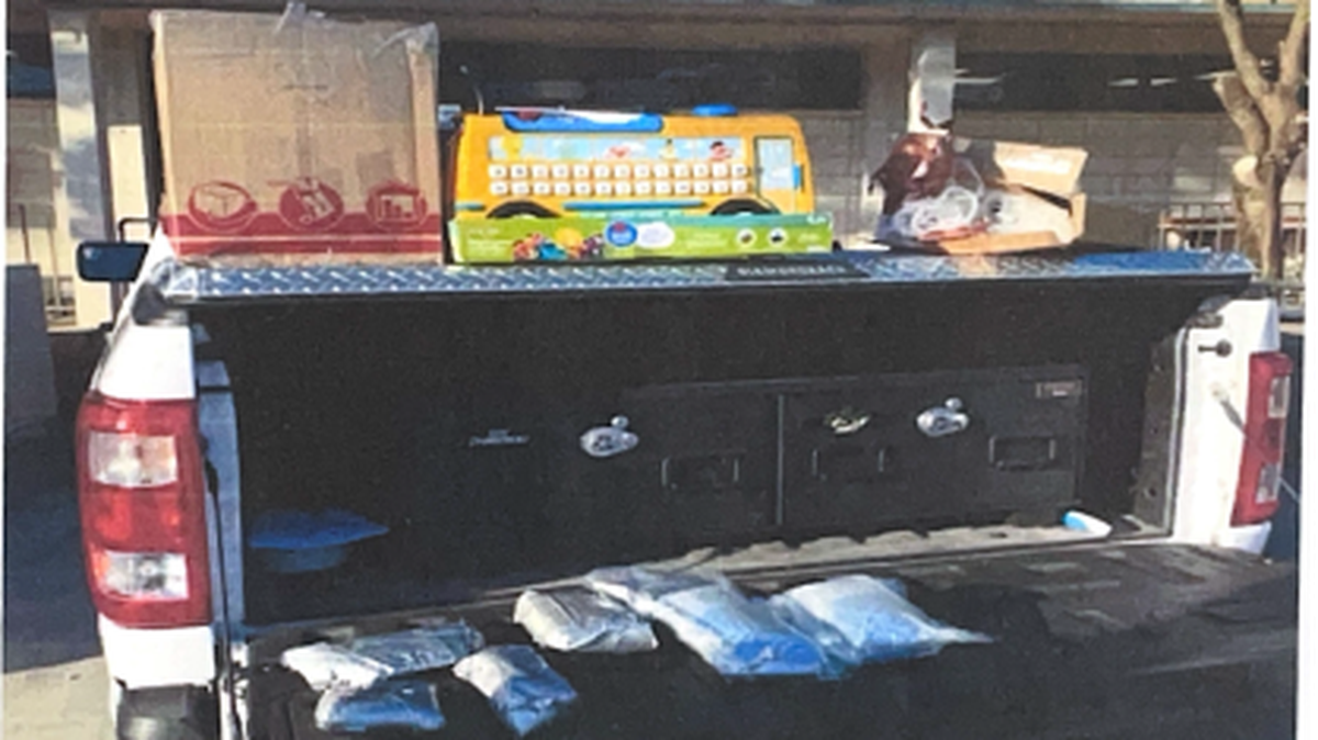 Un hombre compareció ante un tribunal en Fort Lauderdale por presuntamente tener más de 50,000 pastillas de fentanilo ocultas en un juguete.