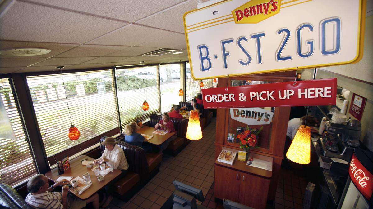 Los empleos que ofrece Denny's van desde anfitriones y camareros hasta cocineros, gerentes, directores regionales y puestos de nivel corporativo.
