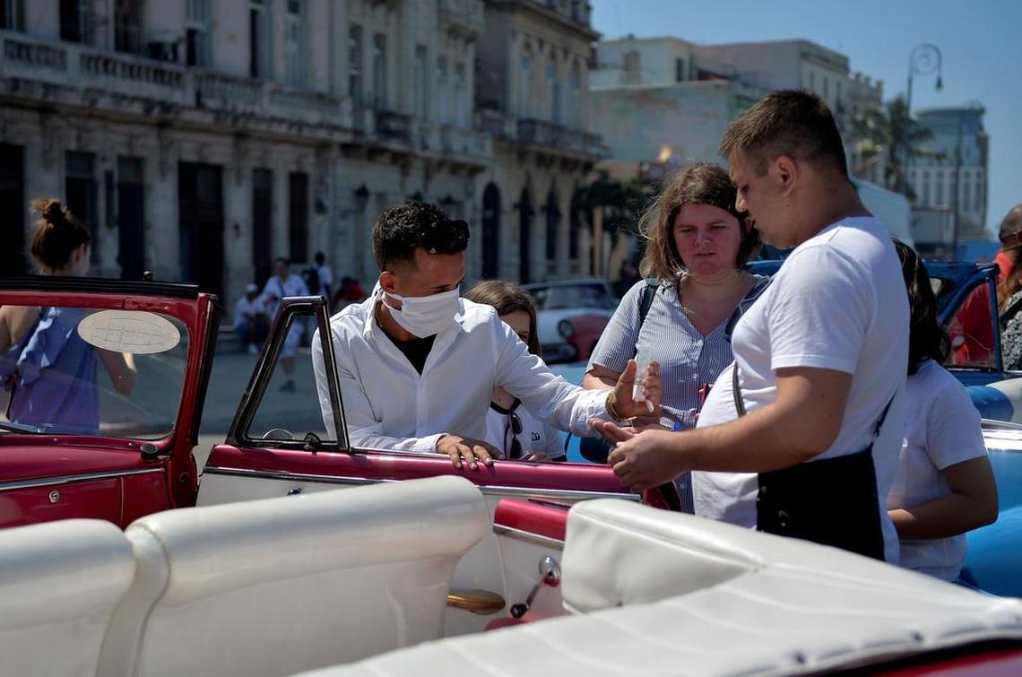 The Cuban central bank warned tourists that they should keep U.S. dollars at home and instead use other currencies when traveling to the island.