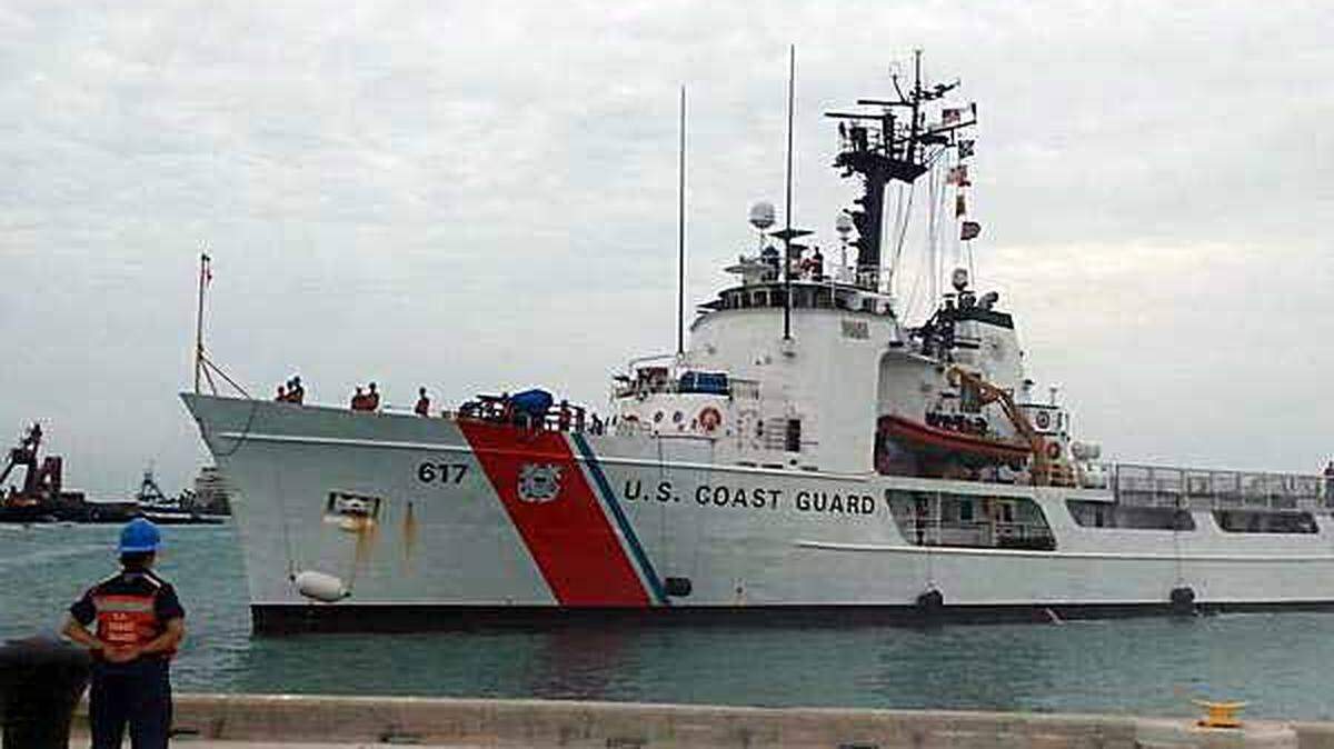 Foto de archivo. Cuba recibió este miércoles a 32 migrantes irregulares retornados por el Servicio de Guardacostas de Estados Unidos y, con ellos, suman ya 899 los deportados a la isla desde diferentes países en 56 devoluciones en lo que va de 2024.