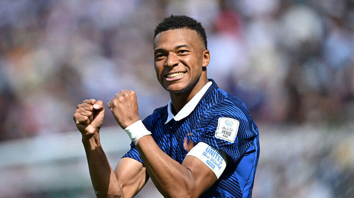 Kylian Mbappé anotó dos goles, Francia goleó 3-0 a Irak este lunes en Filadelfia y clasificó a los dieciseisavos de final de la Copa Mundial.