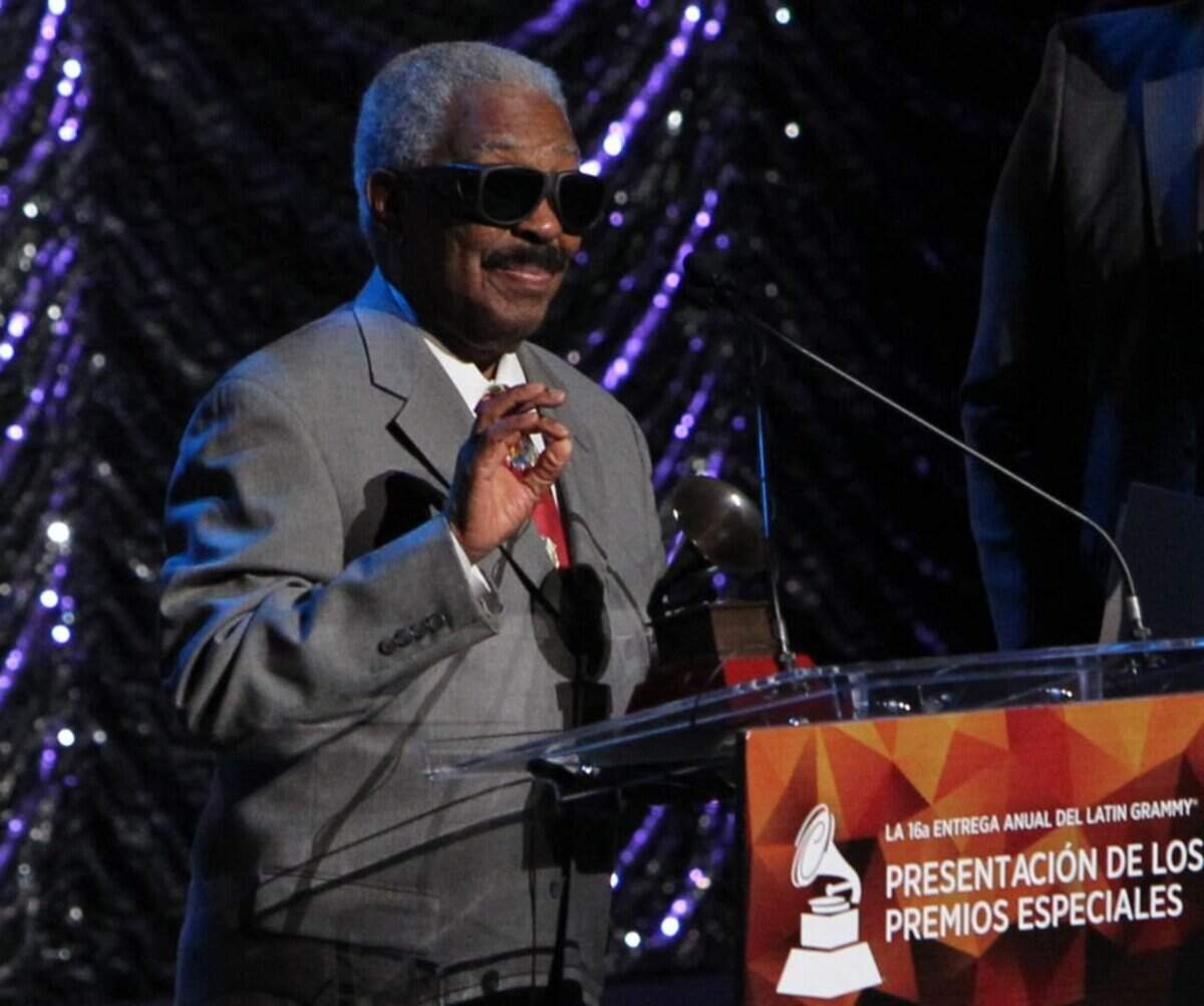 El salsero Rafael Ithier, fundador del Gran Combo de Puerto Rico, recibe el Premio a la Trayectoria Musical de la Academia Latina de la Grabación para la banda el 18 de noviembre de 2015 en Las Vegas, Nevada. La música latina lamenta este domingo la partida de Rafael Ithier, director musical y uno de los fundadores de la emblemática orquesta de salsa El Gran Combo de Puerto Rico, quien falleciera en la noche del sábado a sus 99 años.