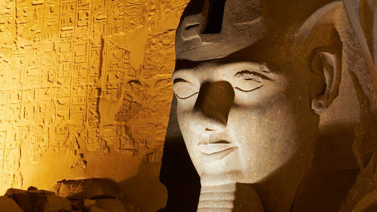 El Templo de Luxor, Estatua del faraón Ramsés II.