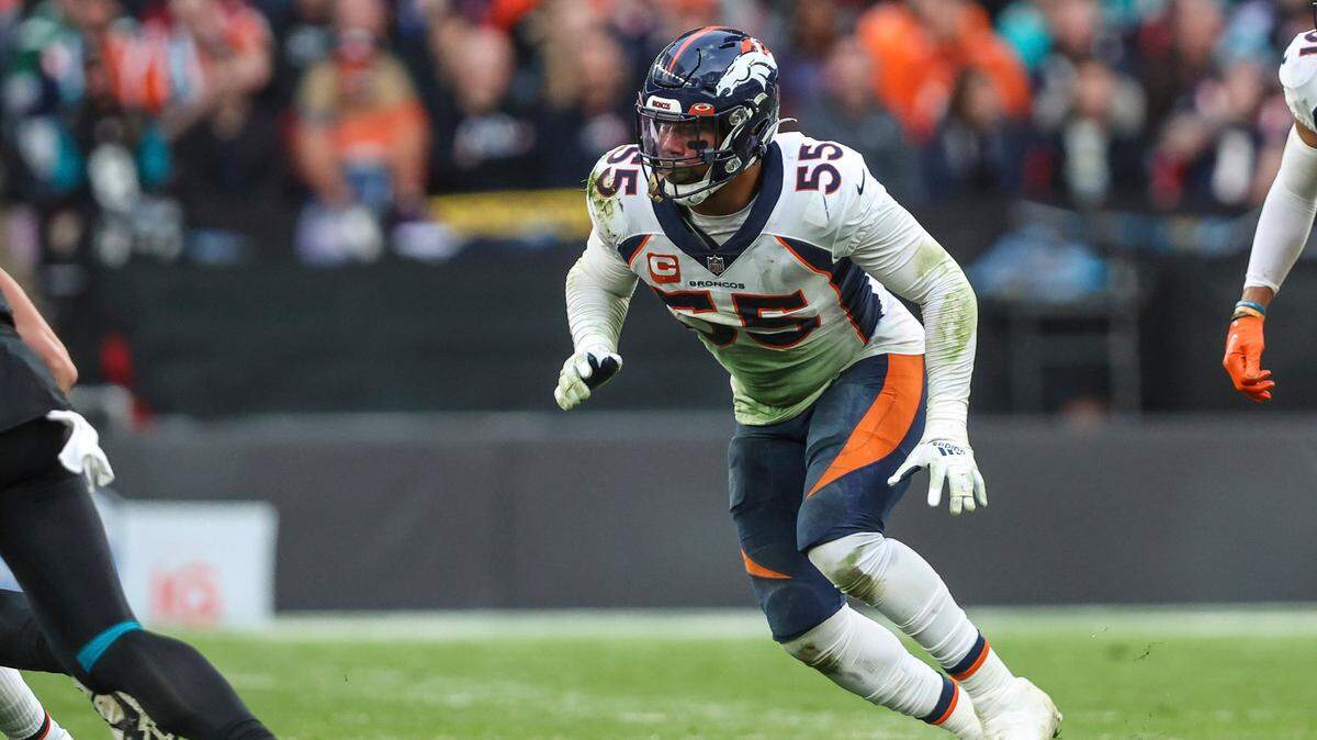 El linebacker de los Broncos de Denver Bradley Chubb (55) en acción durante un partido ante los Jaguars de Jacksonville, celebrado el 30 de octubre de 2022 en Londres.