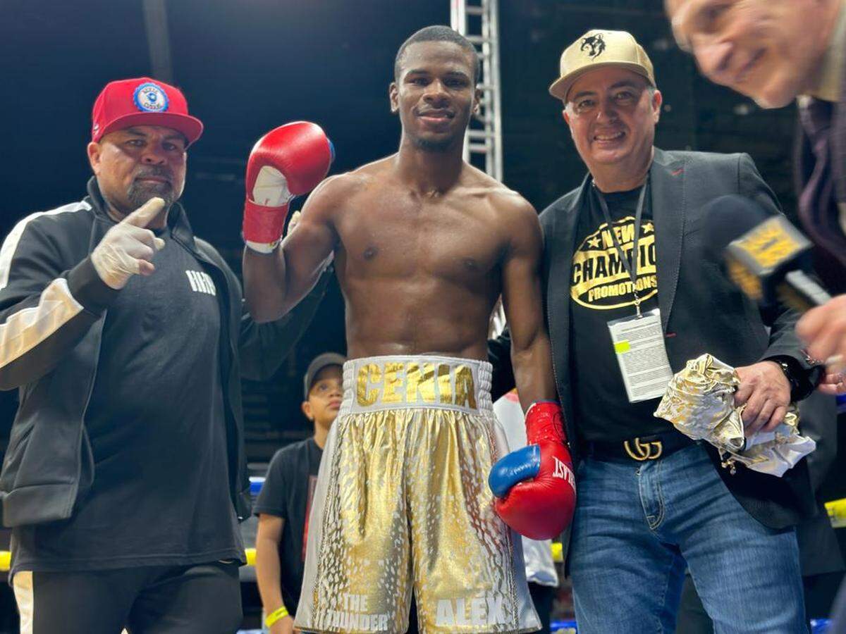 Alex Michel Pérez logró un triunfo por la vía rápida y en el mismo round inicial sobre el nicaragüense Carlos Cruz en las 160 libras.