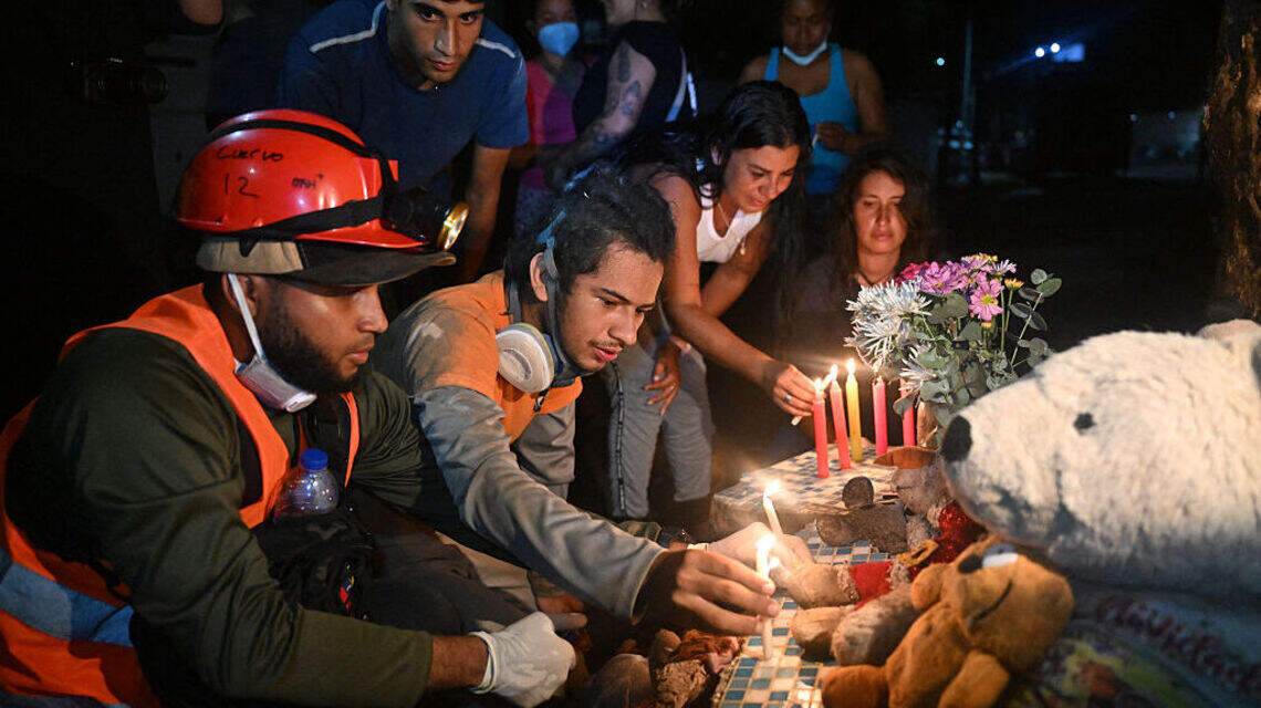 Asciende a casi 4,500 el saldo de fallecidos en Venezuela por los terremotos