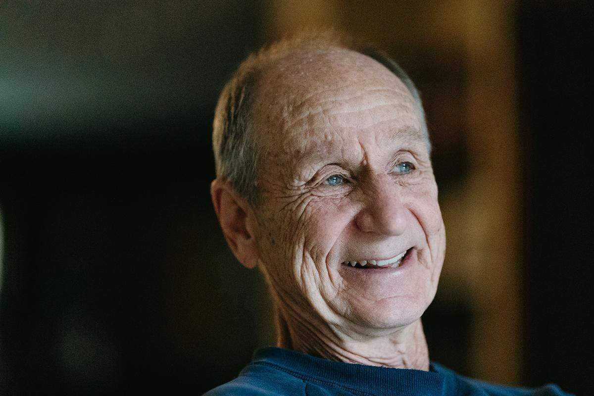 William Stork, quien vive en Missouri, necesita que le extraigan un diente pero no tiene seguro dental y Medicare no cubrirá las facturas dentales. Así que por ahora no piensa hacerlo.