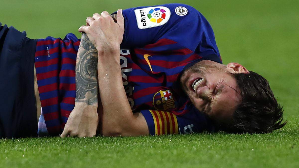 La fractura del radio del brazo derecho dejará a Leo Messi tres semanas en el dique seco y Ousmane Dembélé, Rafinha Alcántara o, incluso, Arturo Vidal se perfilan como los posibles sustitutos del astro argentino en la pizarra de Ernesto Valverde.