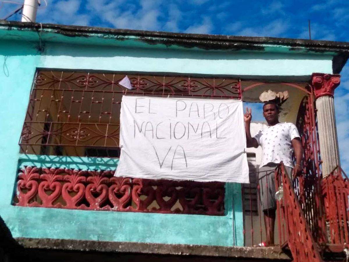 Antivistas en Santa Clara muestran su apoyo al paro nacional