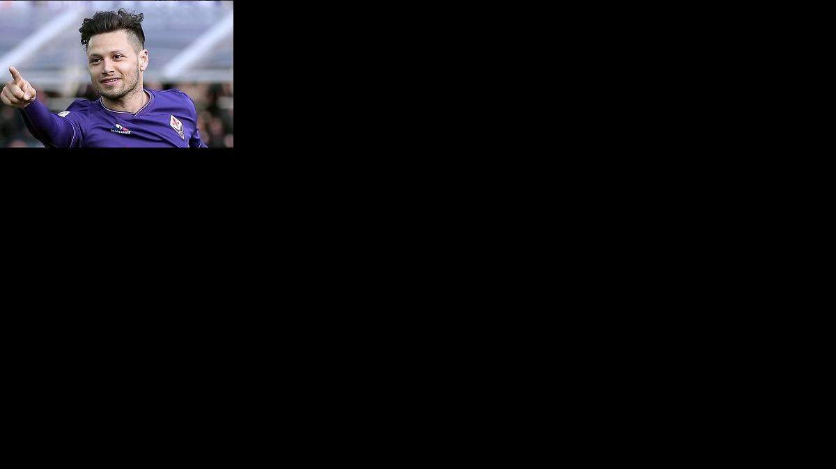 El atacante argentino Mauro Zárate, hasta ahora en la Fiorentina italiana, regresó a Inglaterra para jugar en el Watford, con el que se unió para los próximos dos años y medio, anunció el club de la Premier League este miércoles.