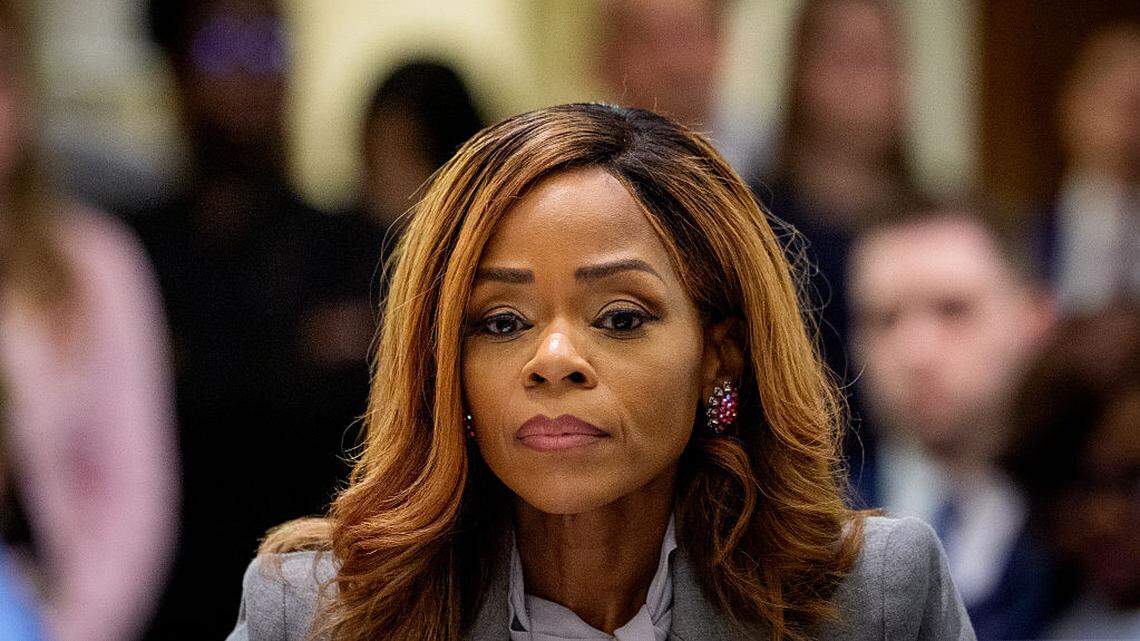 La congresista Sheila Cherfilus-McCormick (demócrata de Florida) comparece ante una audiencia del Comité de Ética de la Cámara de Representantes en el Capitolio el 26 de marzo de 2026, en Washington, DC. Cherfilus-McCormick está acusada de robar $5 millones a FEMA y de utilizar parte de esa suma para financiar su primera campaña exitosa al Congreso en 2021.