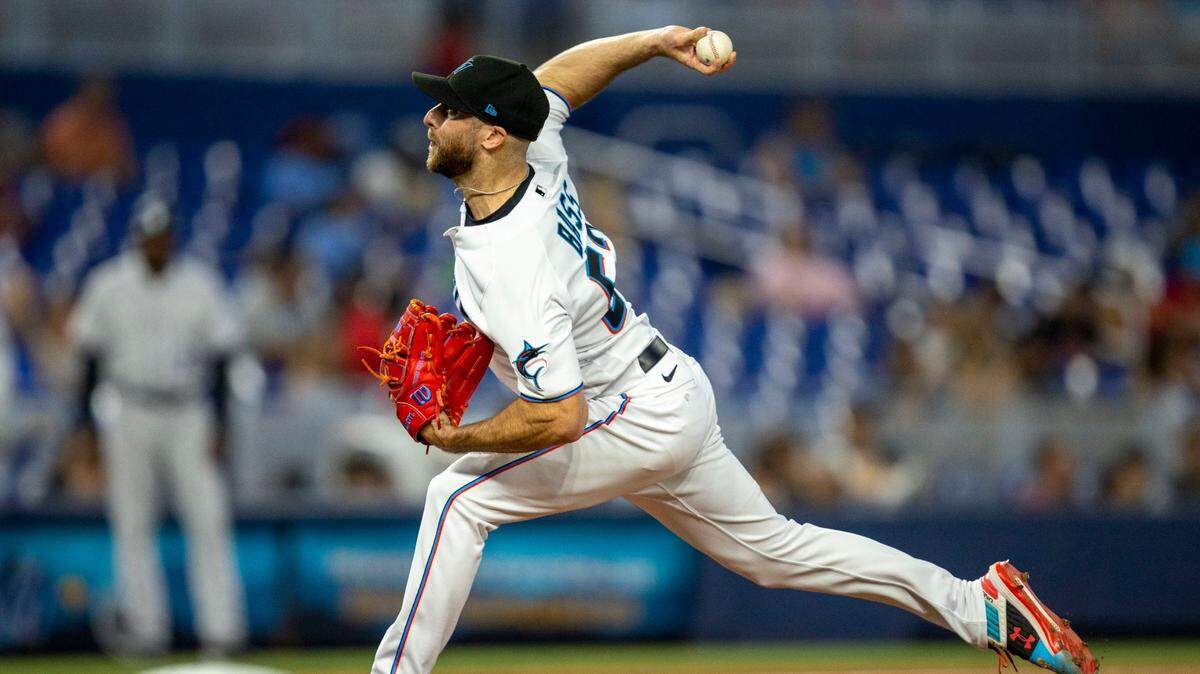 Anthony Bass Bass ha logrado su mejor temporada en las Grandes Ligas este año con una efectividad de 1.41 y 45 ponches contra 10 bases por bolas en 44 y dos tercios de entradas en 45 apariciones como relevista.