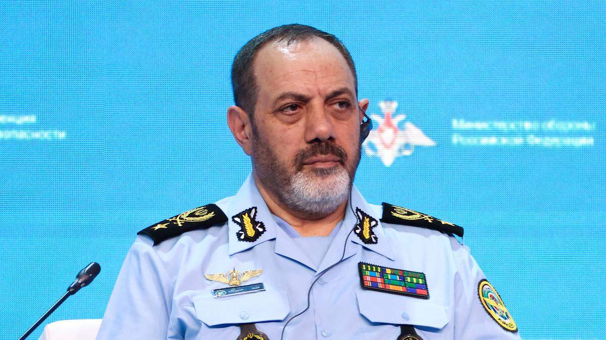 Si “se nos impone un conflicto, la otra parte sufrirá sin duda más pérdidas que nosotros”, declaró el ministro iraní de Defensa, Aziz Nasirzadeh. “Sus bases están a nuestro alcance” y “Estados Unidos deberá abandonar la región”, agregó. En la foto, Nasirzadeh participa en un foro el 15 de agosto de 2023, en Moscú.