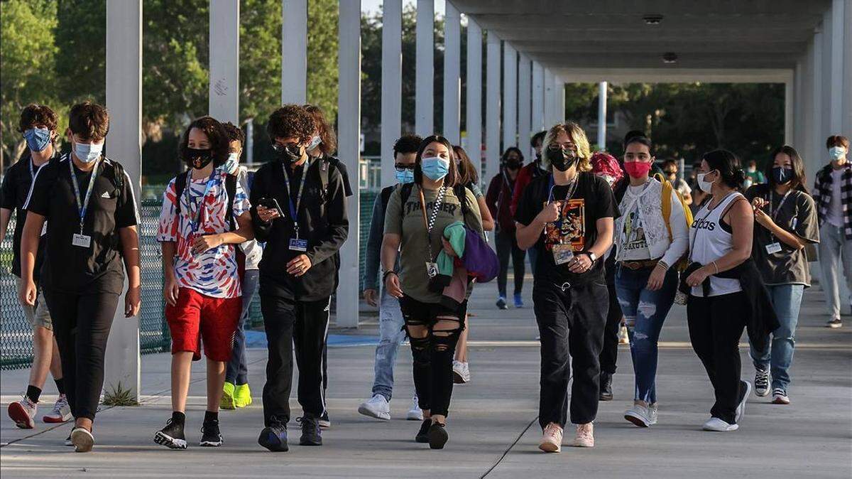 Las escuelas públicas de los condados Miami-Dade y Broward tienen una mayor presencia policial tras amenaza en TikTok.