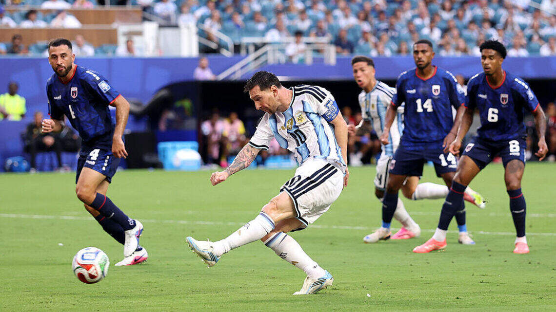 Una Argentina cansada sale a disipar dudas en un esperado duelo entre Messi y Salah