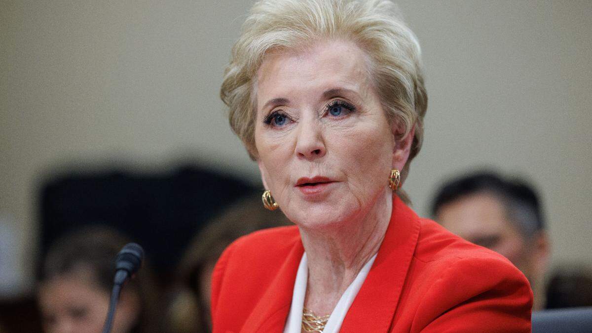 Linda McMahon, Secretaria de Educación, testifica ante el Comité de Asignaciones de la Cámara de Representantes durante una audiencia sobre la solicitud de presupuesto del presidente para el Departamento de Educación en Washington D. C., el 21 de mayo. “Los programas de educación postsecundaria financiados por el gobierno federal deben beneficiar a los ciudadanos estadounidenses, no a los inmigrantes ilegales”, declaró la secretaria de Educación de EE.UU., Linda McMahon, en un comunicado.