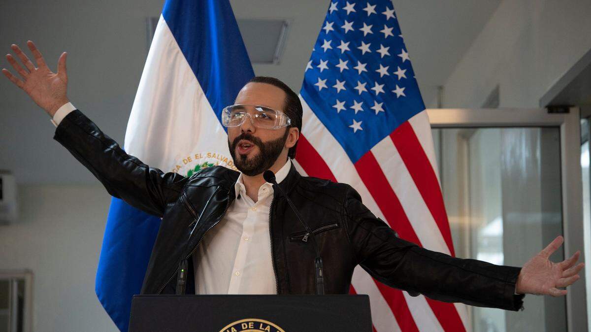 Foto de archivo del 26 de mayo de 2020, que muestra al presidente del El Salvador, Nayib Bukele, en una conferencia de prensa.