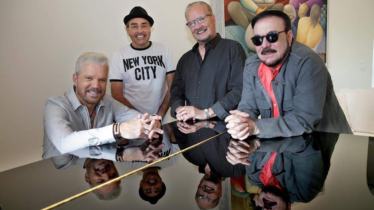 Willy Chirino durante un ensayo del concierto que ofrecerá por el Día de los Padres junto a Hansel Martínez, del binomio Hansel y Raúl,  Carlos Oliva y Frankie Marcos.