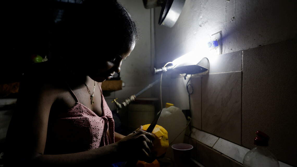 Cuba restablece el servicio eléctrico pero este viernes el 72 % del país estará apagado