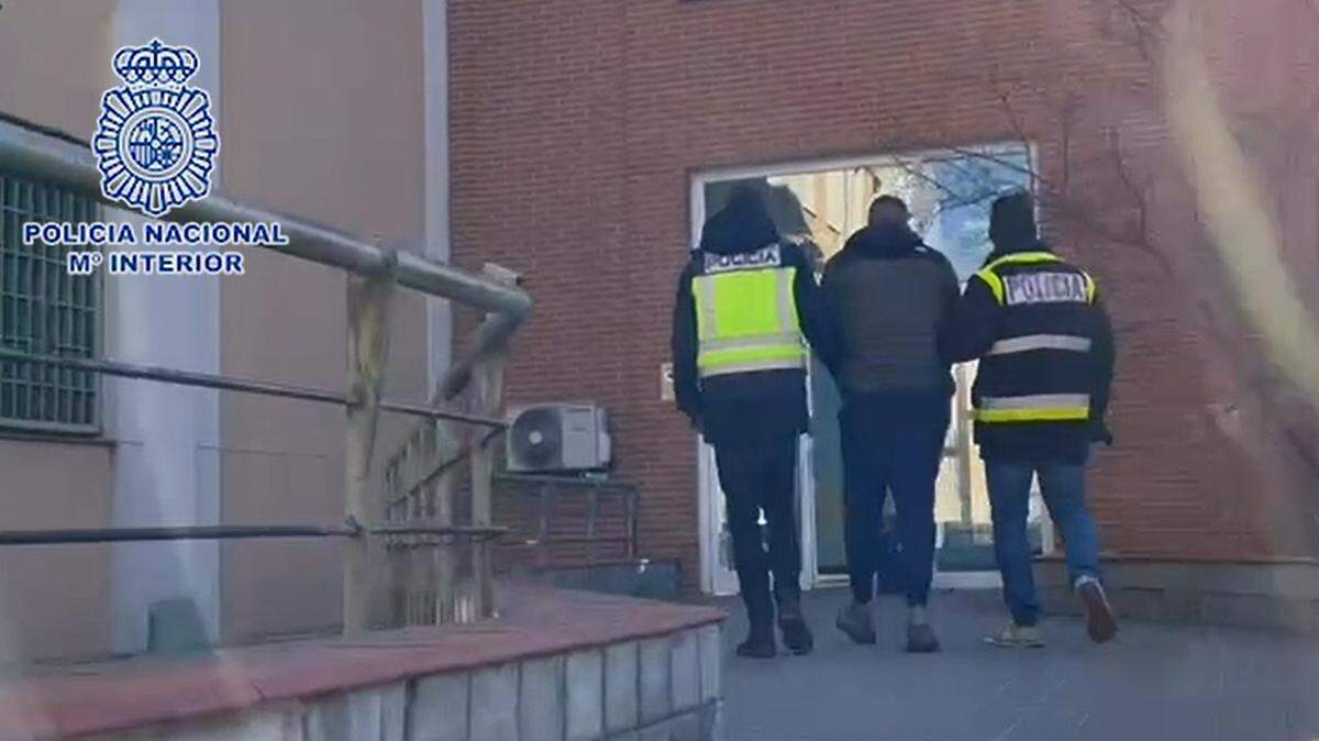 Desarticulada una red que vendía pasaportes Covid y PCR falsos a 1.600 personas, entre ellos Omar Montes POLICÍA NACIONAL 25/1/2022