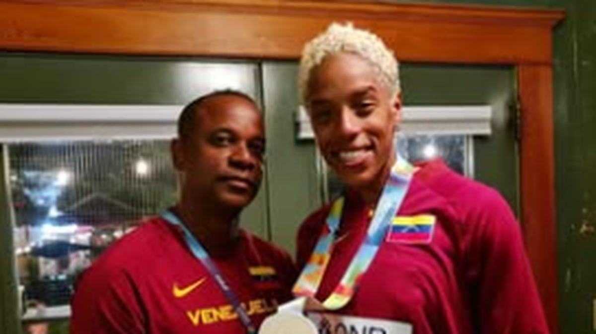 Dos gigantes del atletismo, el cubano Iván Pedroso y la venezolana Yulimar Rojas.