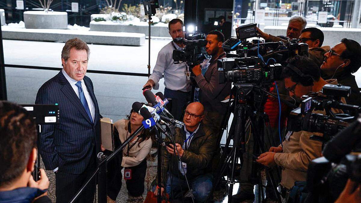 Jeffrey Lichtman attorney for Joaquin Guzman Lopez, son of convicted Mexican drug lord "El Chapo" Guzman, speaks to the press at the Everett McKinley Dirksen United States Courthouse after his client a change-of-plea hearing in his drug trafficking case, in Chicago, Illinois, on December 1, 2025. A son of the infamous Mexican drug lord Joaquin "El Chapo" Guzman pleaded guilty December 1, 2025 in Chicago to a narcotics trafficking charge and continuing criminal enterprise, US media reported. Joaquin Guzman Lopez, one of four sons of the jailed Sinaloa cartel leader, originally pleaded not guilty after his July 2024 arrest in Texas, but changed it at US District Court in Chicago, the Chicago Tribune reported. (Photo by KAMIL KRZACZYNSKI / AFP via Getty Images)