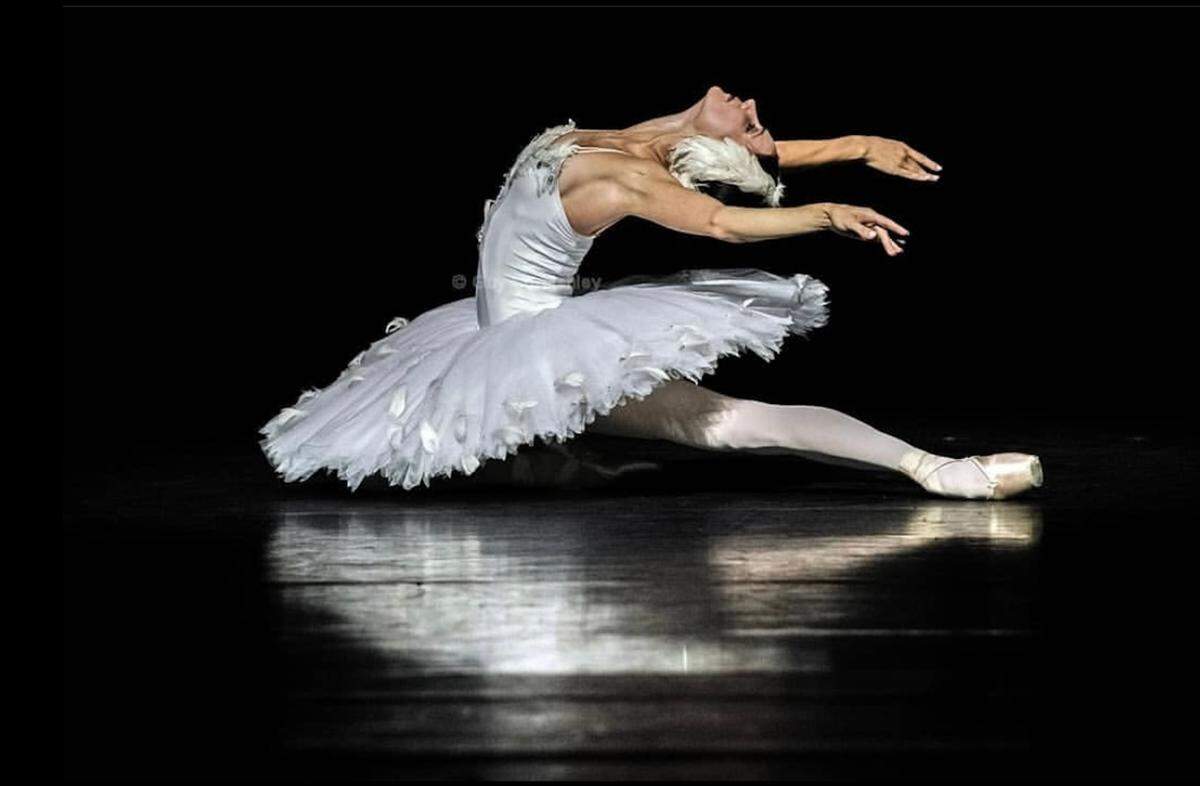 Christine Shevchenko, Bailarina Principal con el American Ballet Theatre en “The Dying Swan,” coreografía de Mikail Fokhine.