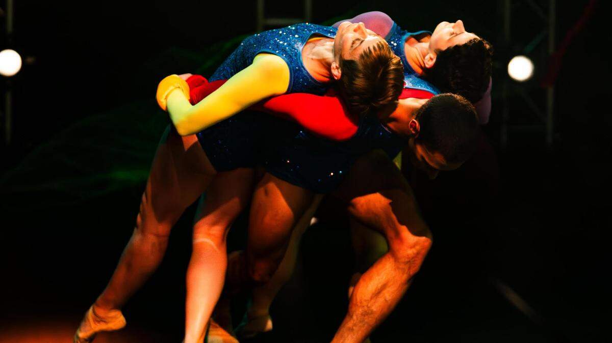  Los siempre impecables Amy Trieger, Isaiah González y Meredith Barton, en “GULF”, estreno mundial de Brigid Baker que tuvo lugar en el Lehman Theater del North Campus de Miami Dade College. 