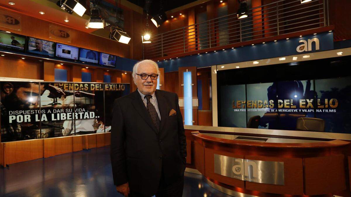 El CEO de América Tevé, Carlos Vasallo, posa por el estreno de “Leyendas del Exilio” en los estudios en Miami. Foto de archivo.