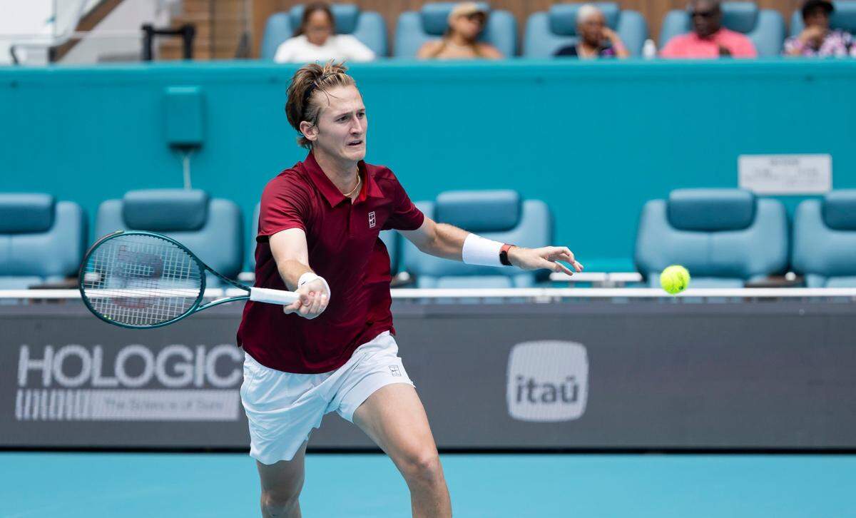 El estadounidense Sebastian Korda superó 6-4, 2-6, 6-4 a un siempre complicado francés Gael Monfils, el martes en el Miami Open.