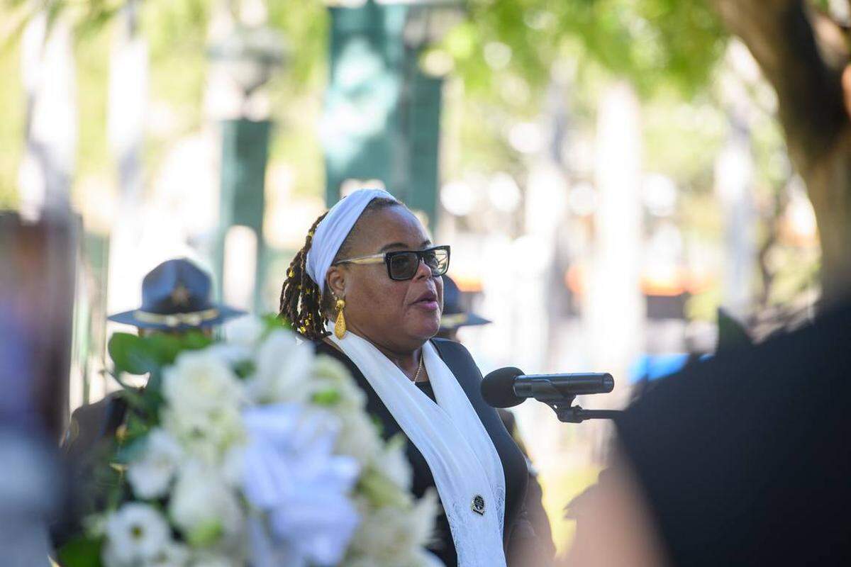 Pauline Clark-Trotman habla en la vigilia del viernes 20 de diciembre de 2024, en el condado de Miami-Dade.