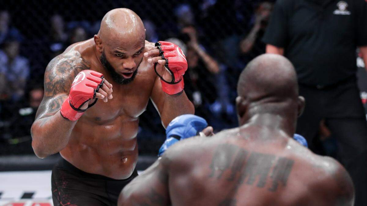 Yoel Romero cotiza al alza en el ranking de Bellator. Tras su impresionante triunfo por nocaut técnico en el tercer asalto sobre Melvin Manhoef, el “Soldado de Dios’’ dio un salto profundo en la clasificación de la categoría ligero pesada de la promoción de artes marciales mixtas.