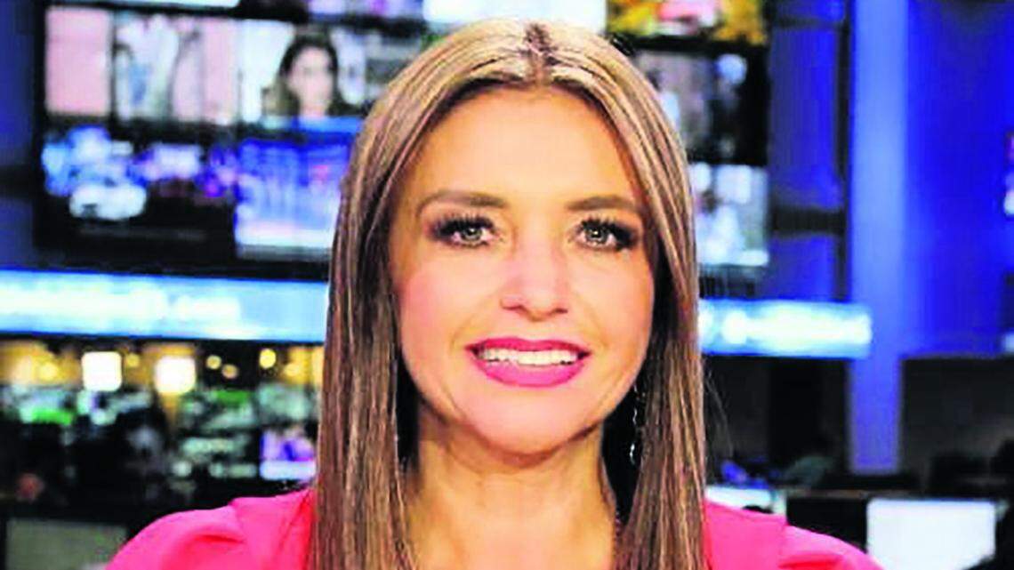 Después de 28 años de ejercer el periodismo en Estados Unidos, la reportera y presentadora colombiana Sonia Parissos comenzó a trabajar como asistenta legal en una oficina de Miami, esperando graduarse de abogada en un año.